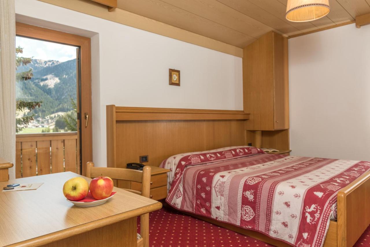Hotel Garni Lastei Pozza di Fassa Eksteriør bilde