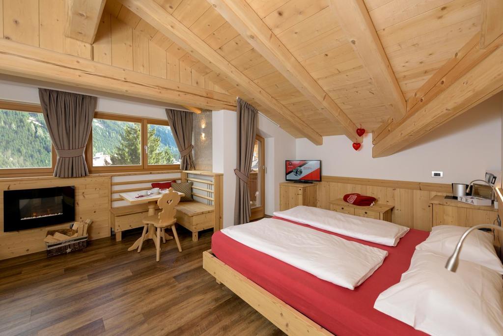 Hotel Garni Lastei Pozza di Fassa Eksteriør bilde
