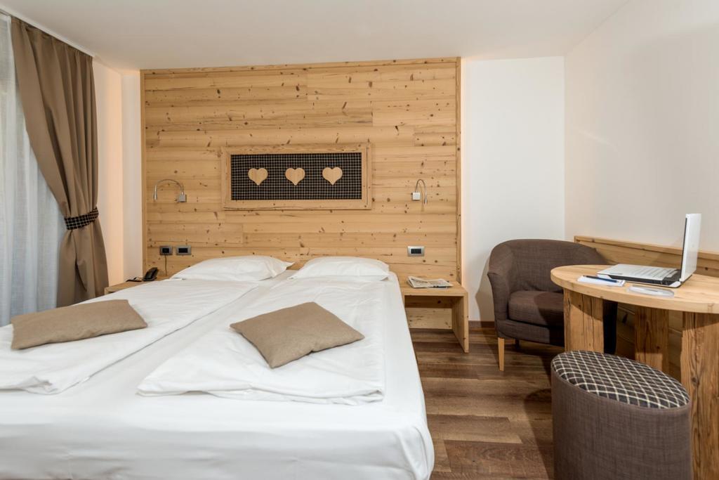 Hotel Garni Lastei Pozza di Fassa Eksteriør bilde