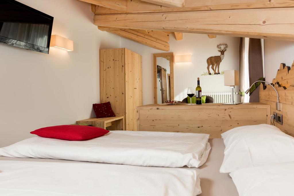 Hotel Garni Lastei Pozza di Fassa Eksteriør bilde
