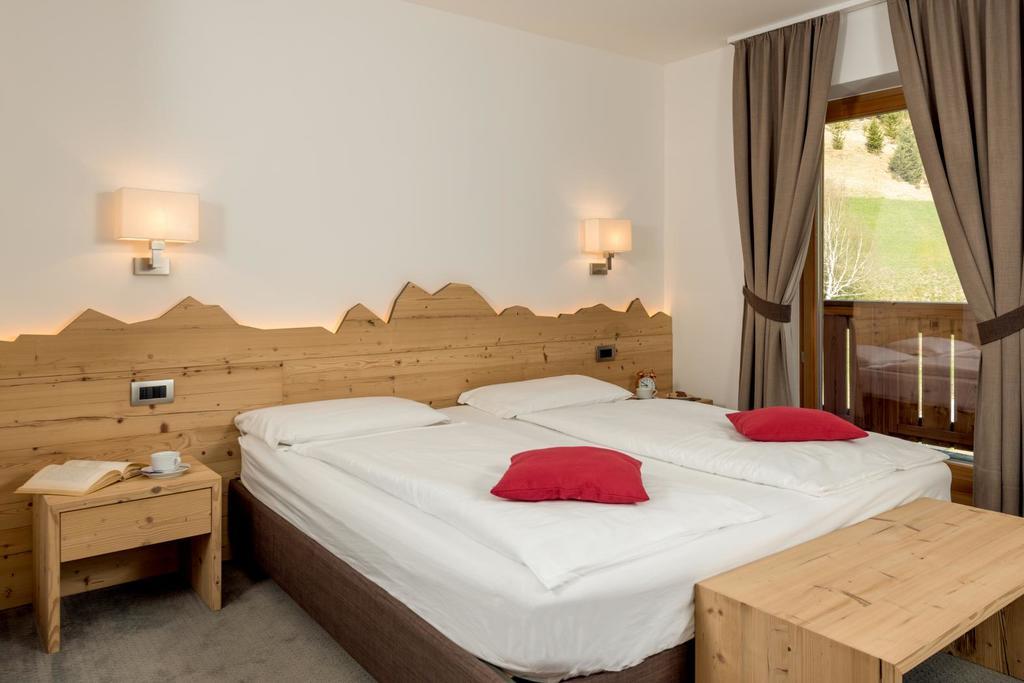Hotel Garni Lastei Pozza di Fassa Eksteriør bilde