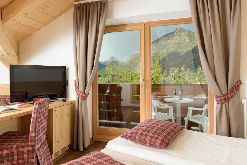 Hotel Garni Lastei Pozza di Fassa Eksteriør bilde