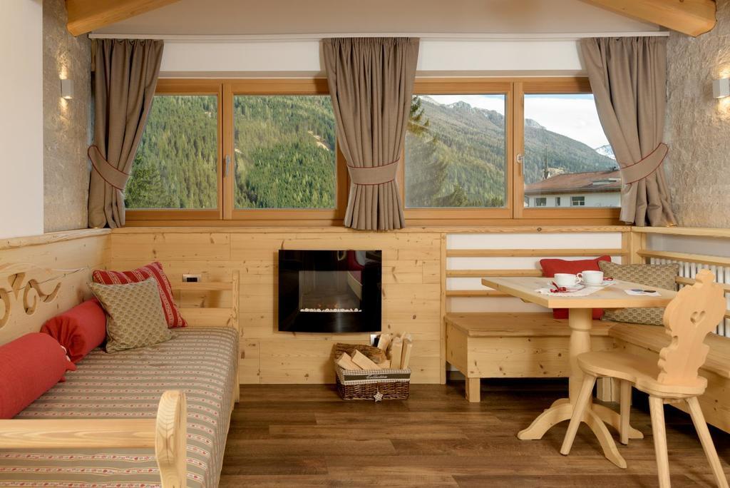 Hotel Garni Lastei Pozza di Fassa Eksteriør bilde